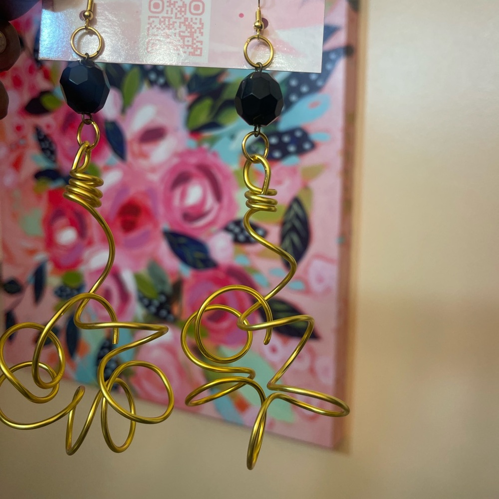 Elegant Gold Wire Earrings with Black Beads